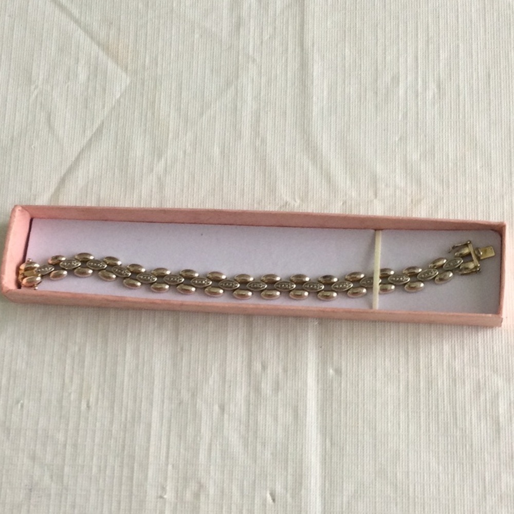 Woman’s Bracelet sliver color signed PA3 88 made in China very pretty #1